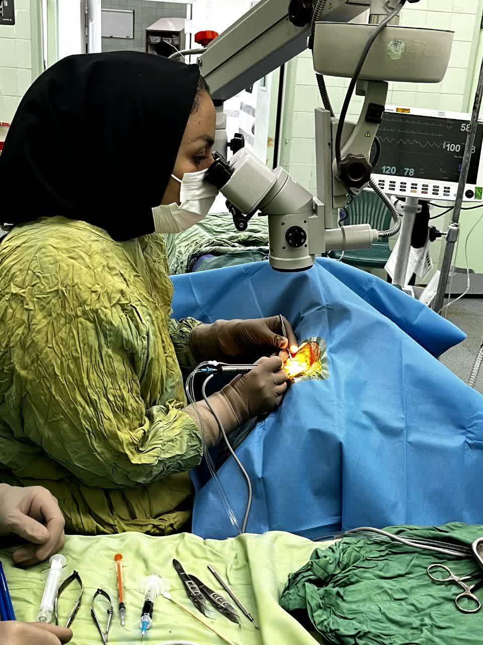 انجام عمل جراحی کاتاراکت چشم در بیمارستان امام رضا (ع) شهرستان کبود راهنگ