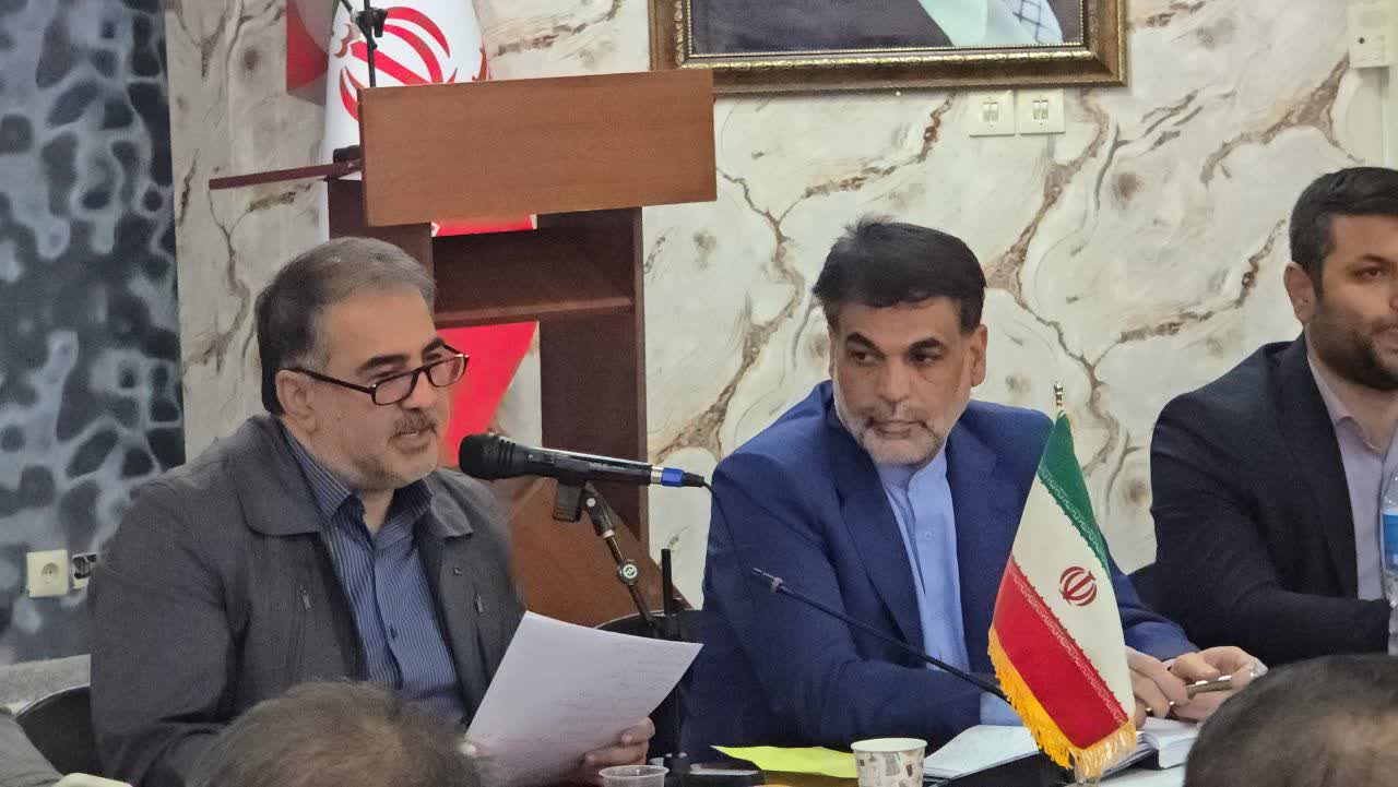 نشست دکتر عبادی، معاون پرستاری وزارت بهداشت و درمان، با پرسنل بهداشت و درمان کبودراهنگ به درخواست دکتر توسلی 